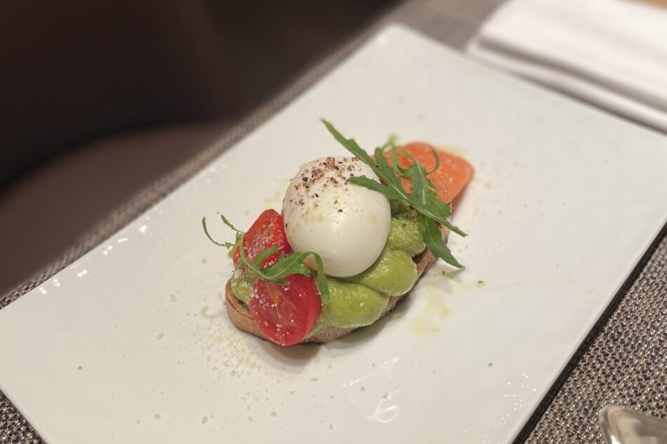 コンラッド東京 朝食 アボカドトースト