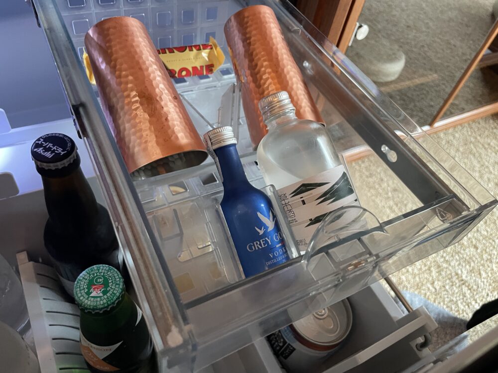 青山グランドホテル ミニバー ジン ウォッカ